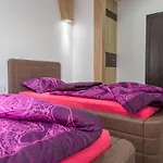 Hostel Tron *