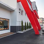 Hostel Tron