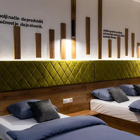 Hostel Tron