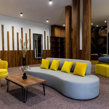 Hostel Tron